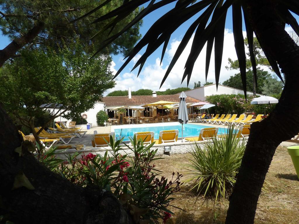Hotel Les Gollandieres เลอบัวส์-ปลาจ-อ็อง-เร ภายนอก รูปภาพ