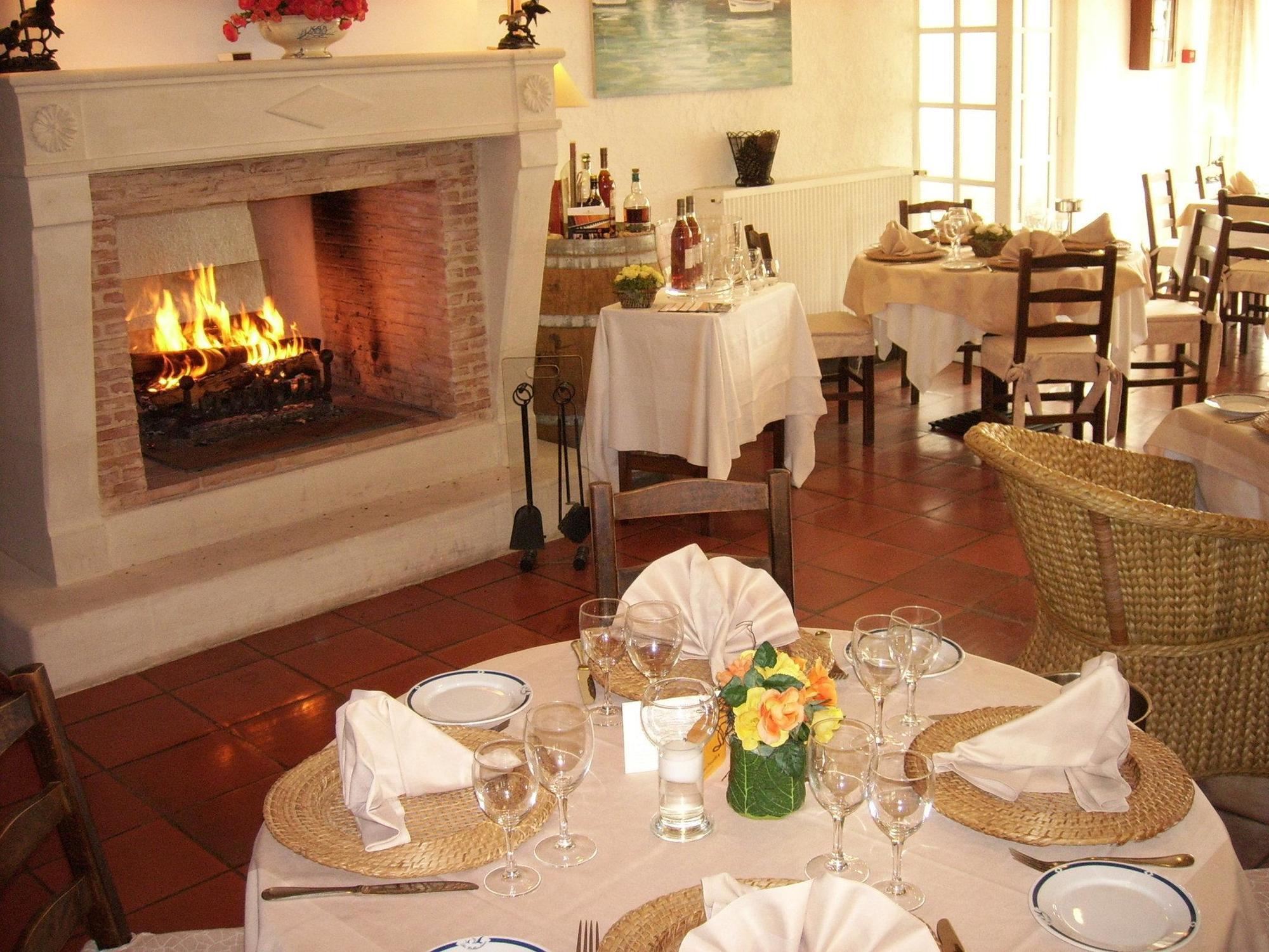Hotel Les Gollandieres เลอบัวส์-ปลาจ-อ็อง-เร ภายนอก รูปภาพ