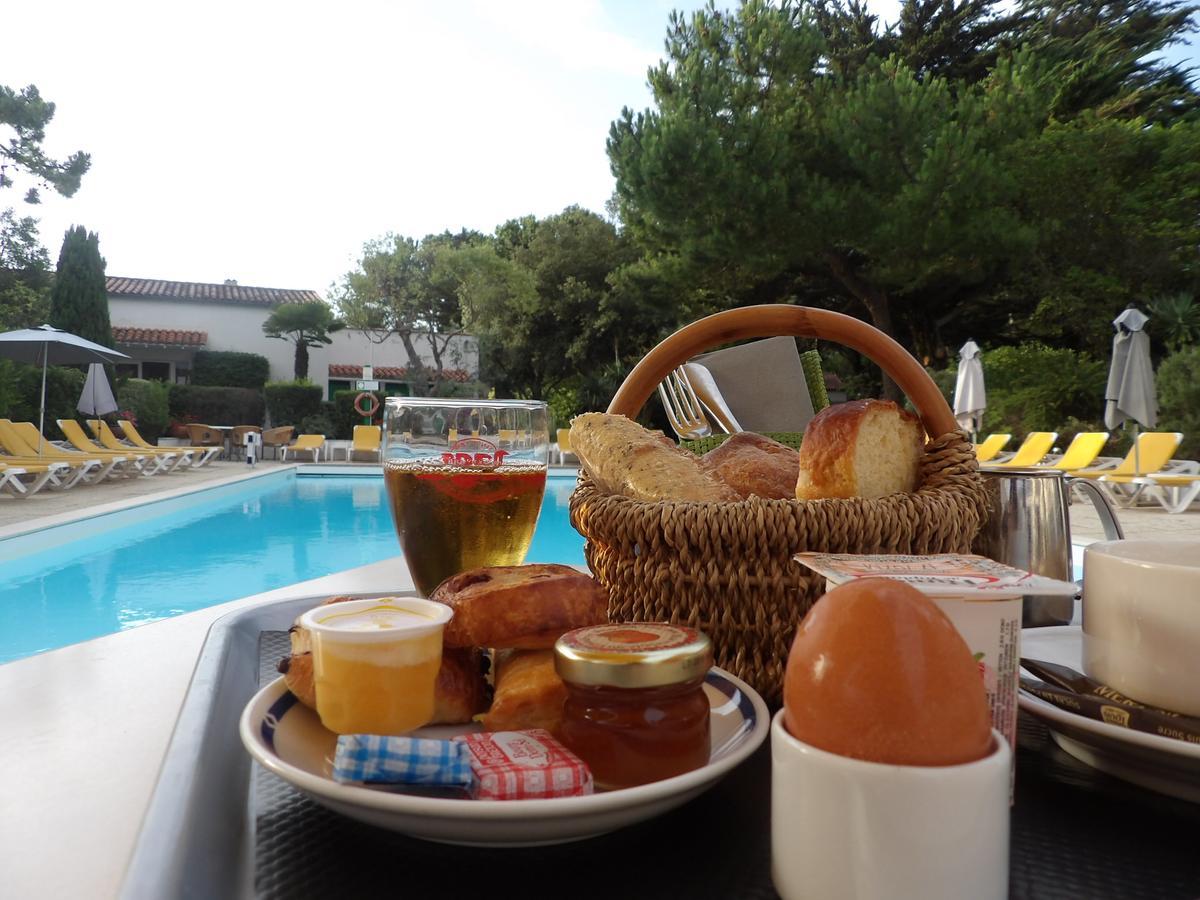 Hotel Les Gollandieres เลอบัวส์-ปลาจ-อ็อง-เร ภายนอก รูปภาพ
