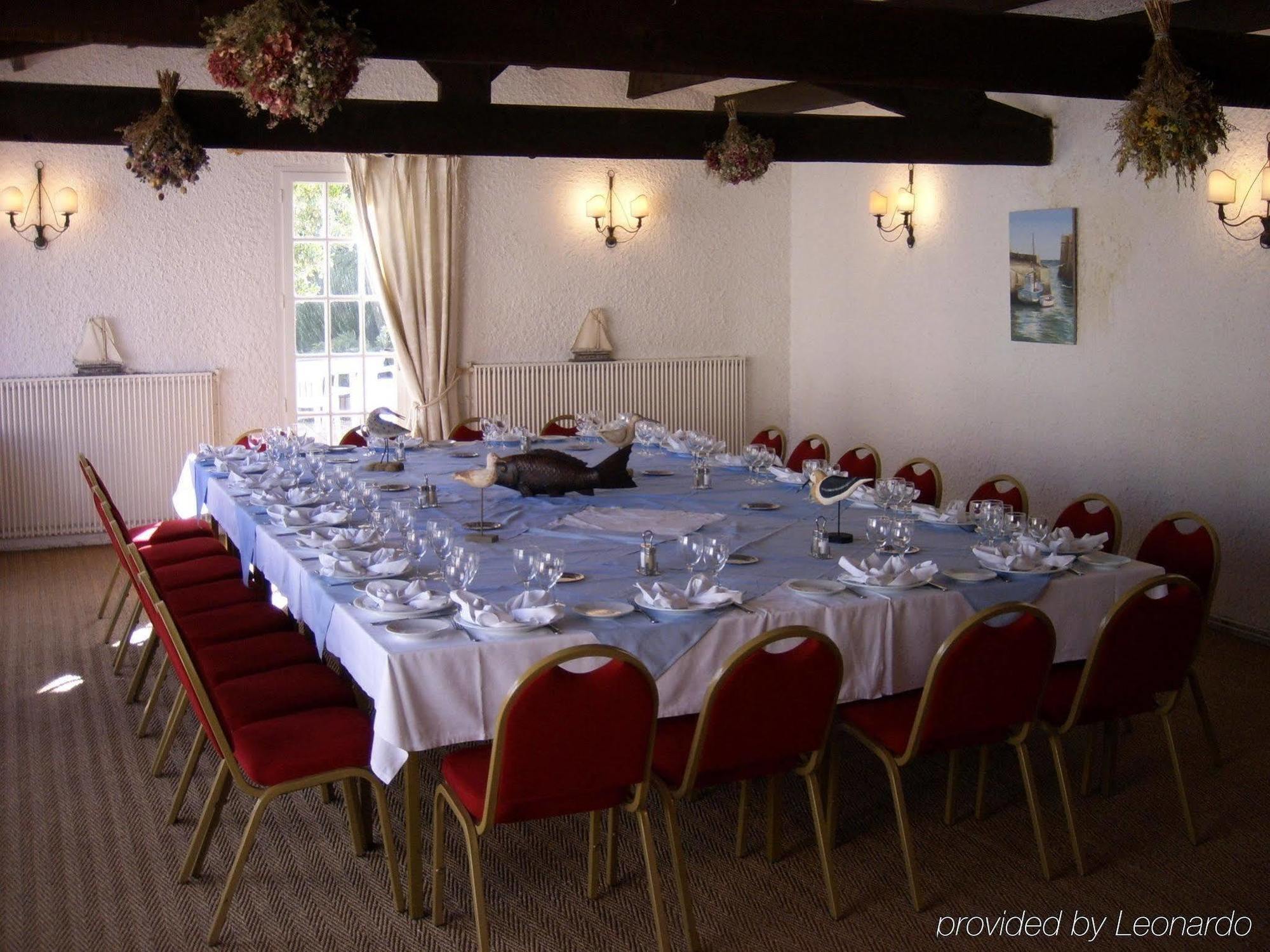Hotel Les Gollandieres เลอบัวส์-ปลาจ-อ็อง-เร ร้านอาหาร รูปภาพ