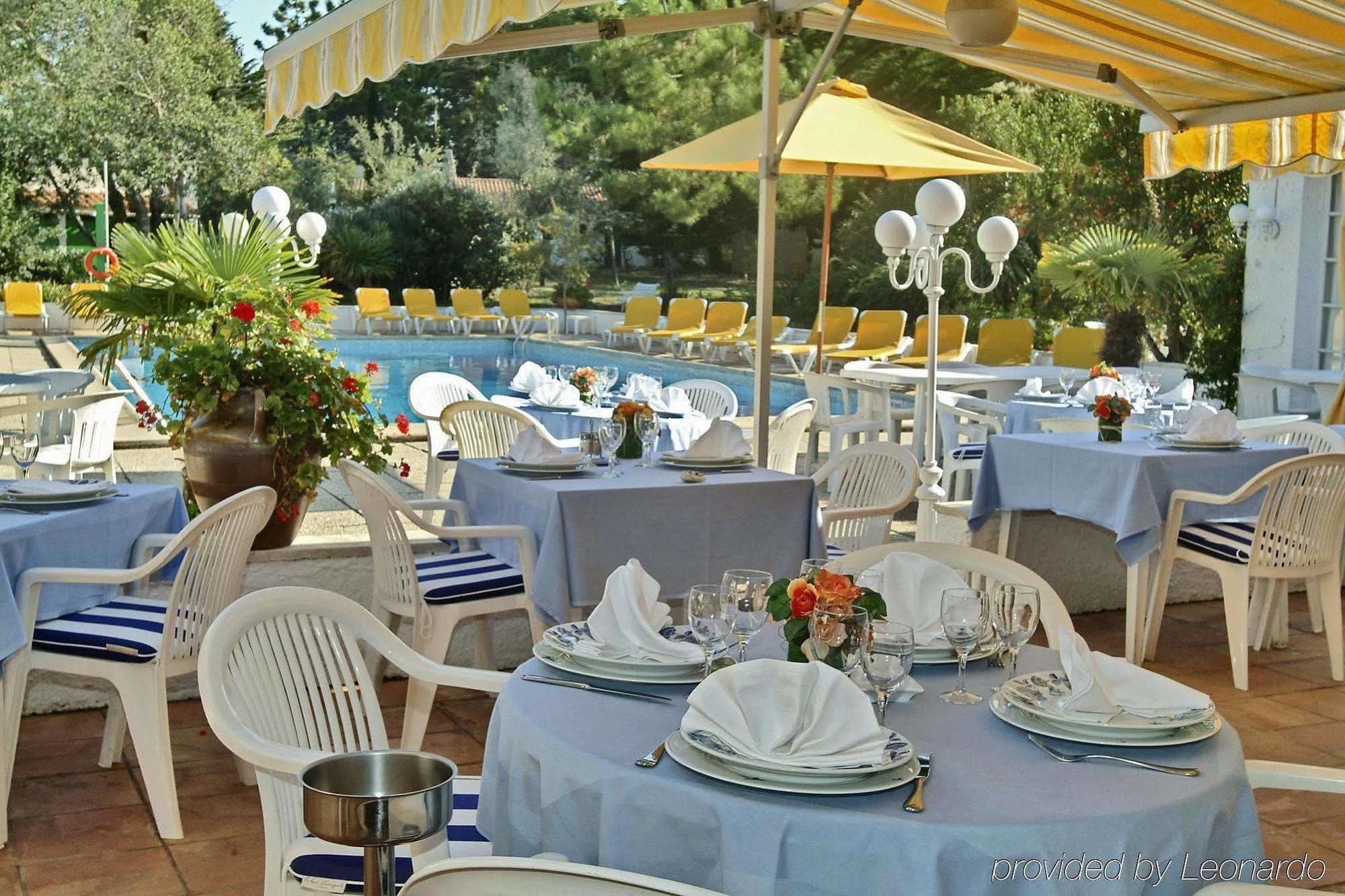 Hotel Les Gollandieres เลอบัวส์-ปลาจ-อ็อง-เร ร้านอาหาร รูปภาพ